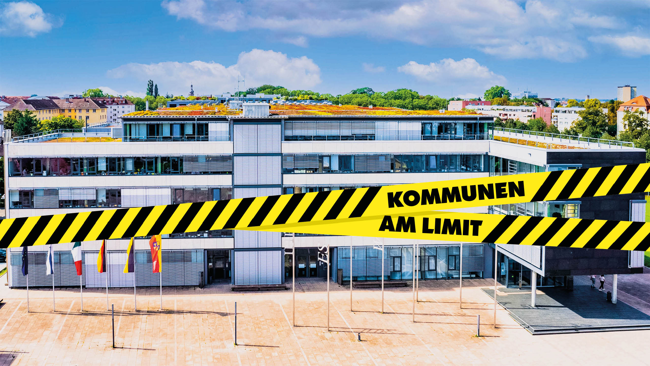 Landratsamt Rastatt Das Foto zeigt das Landratsamt Rastatt mit Blick auf den Haupteingang.