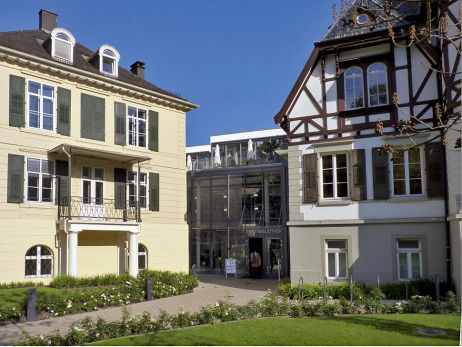 Das Foto zeigt die Stadtbibliothek Baden-Baden von außen. Foto: Stadtbibliothek Baden-Baden